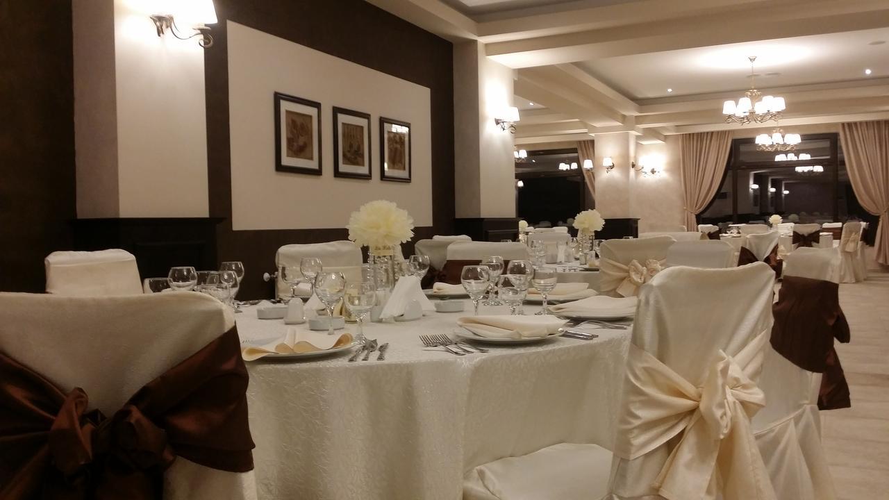 ホテルFlori De Mar Poiana Mărului エクステリア 写真