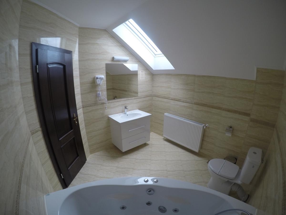ホテルFlori De Mar Poiana Mărului エクステリア 写真