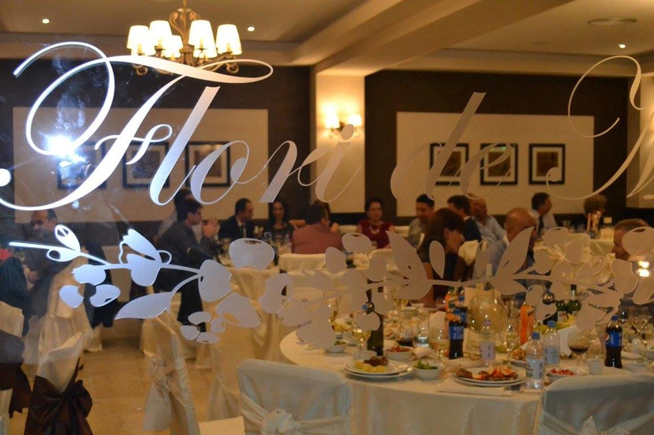 ホテルFlori De Mar Poiana Mărului エクステリア 写真