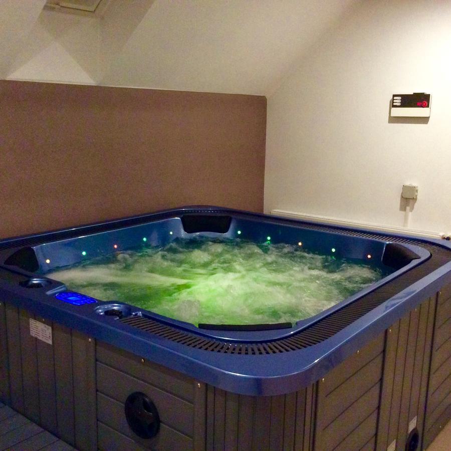 ホテルFlori De Mar Poiana Mărului エクステリア 写真